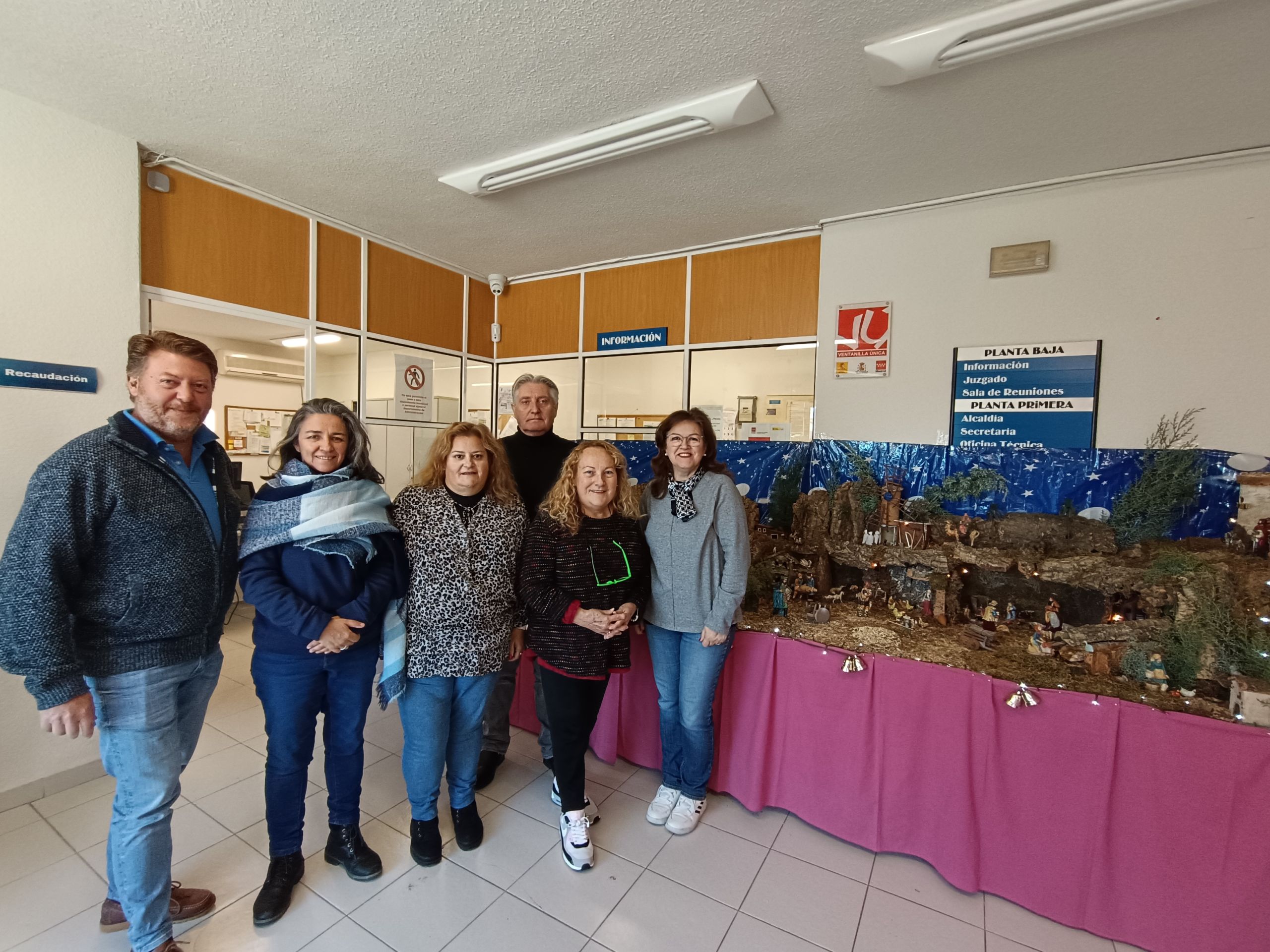 Equipo de Gobierno junto a Vicenta Fajardo