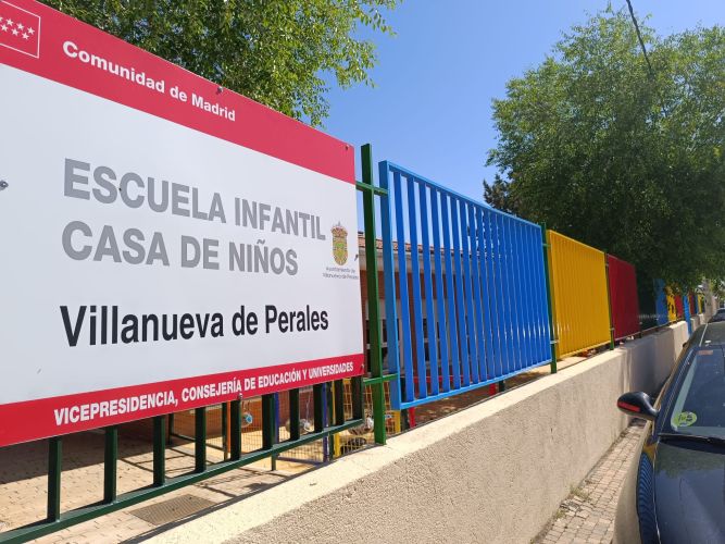 Pintado vallas de la Casita de Niños